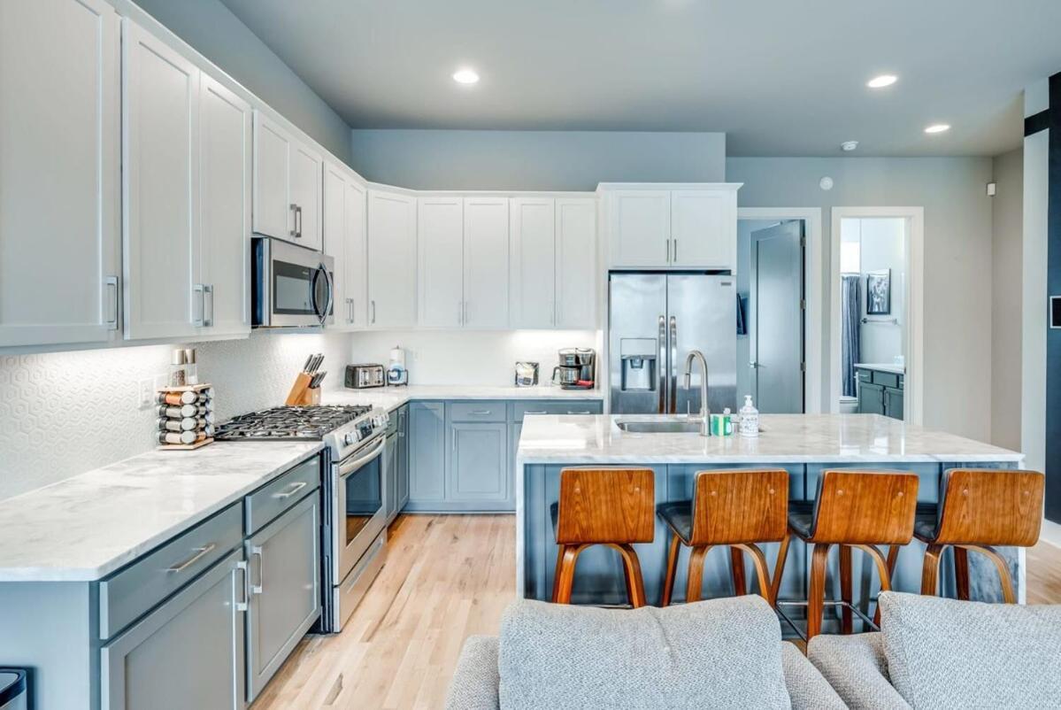 Holiday home Open Late Nash Rooftop Views Near Downtown *