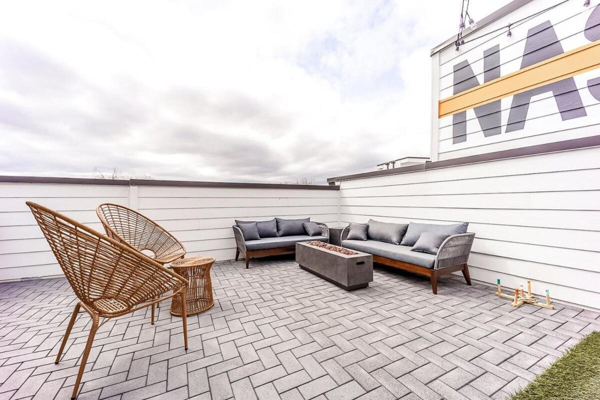 Open Late Nash Rooftop Views Near Downtown *