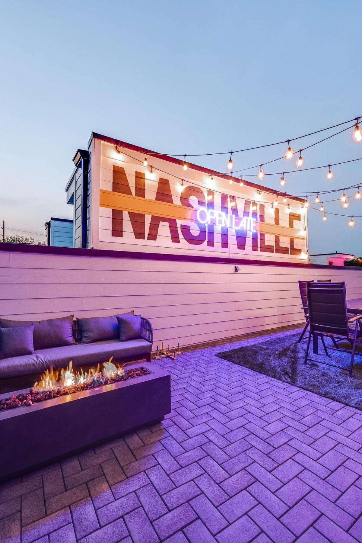 Holiday home Open Late Nash Rooftop Views Near Downtown