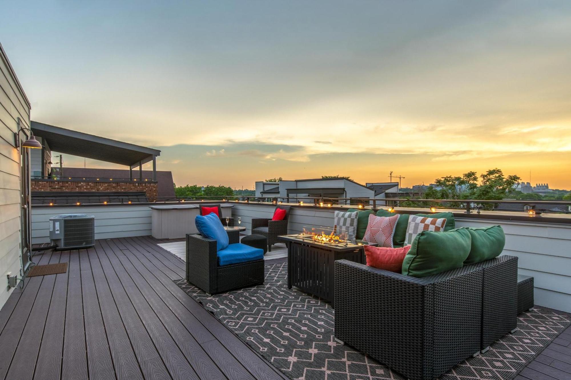 Holiday home Melodic Skyline - Rooftop Views - 5 Mins To Broadway