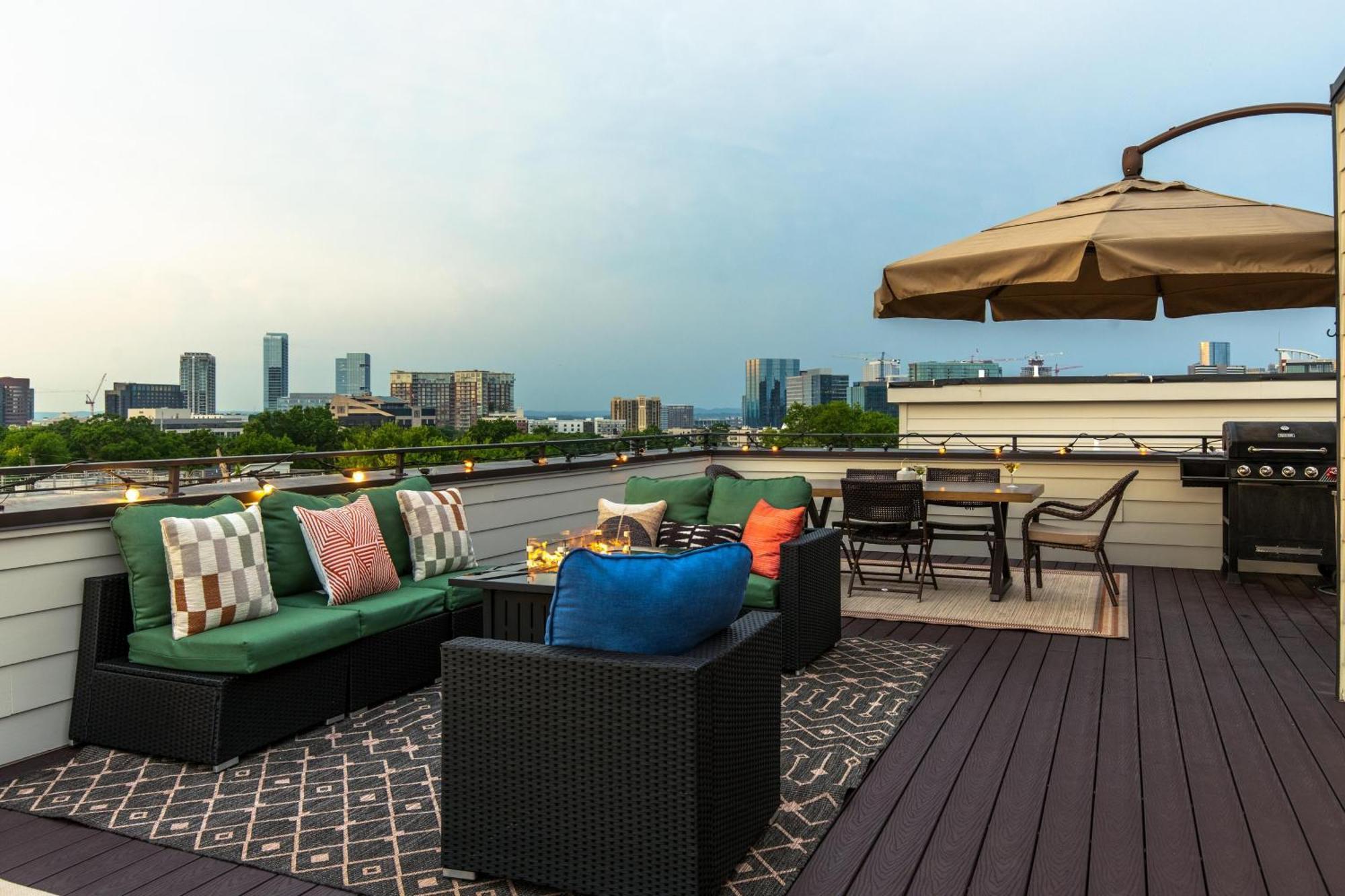 Melodic Skyline - Rooftop Views - 5 Mins To Broadway