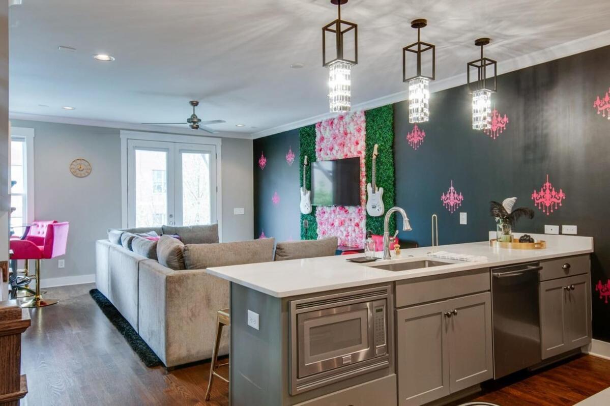 Close To The Gulch - Book Today *