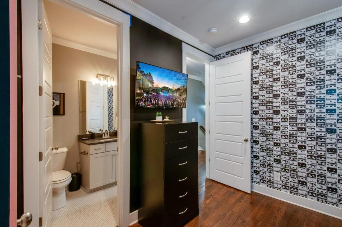 Close To The Gulch - Book Today *
