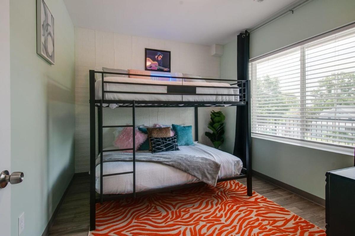 Apartment New 4 Bedroom Near Dt Walk To Restaurants