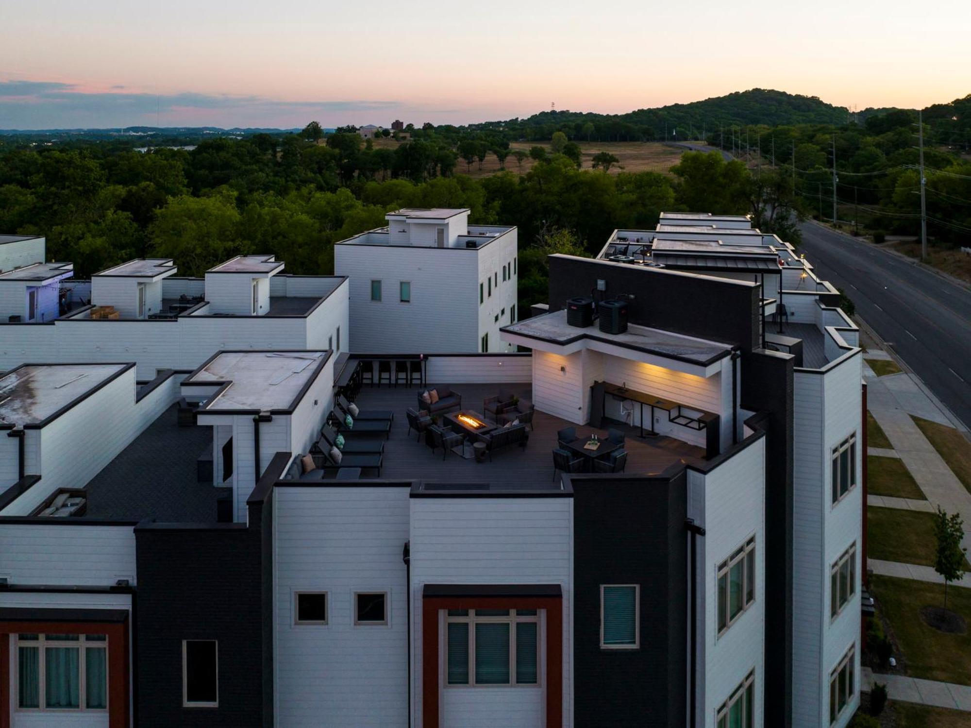 Holiday home Rooftop Skyline Views Dt Nash Sleeps 12