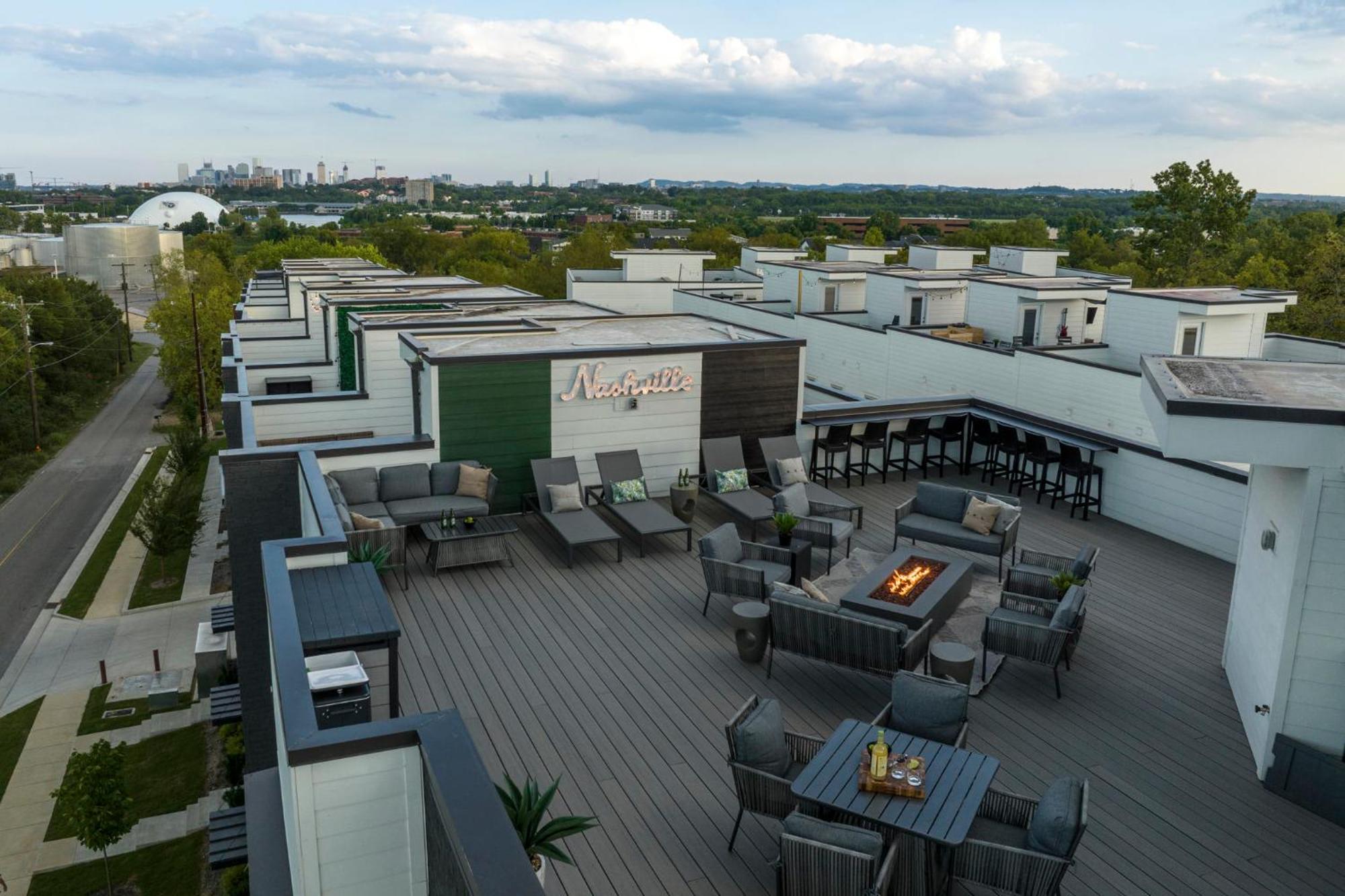 Rooftop Skyline Views Dt Nash Sleeps 12 Holiday home Nashville