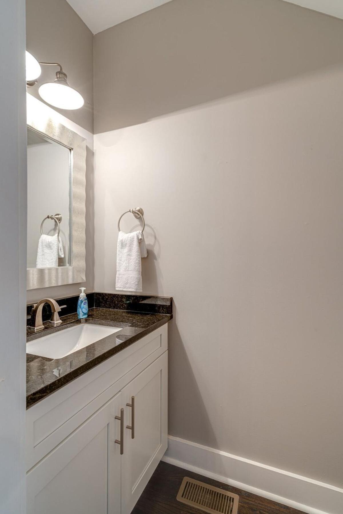 Cozy 2 Bed Twnhse Close 2 Dt Sleeps 4 * Nashville