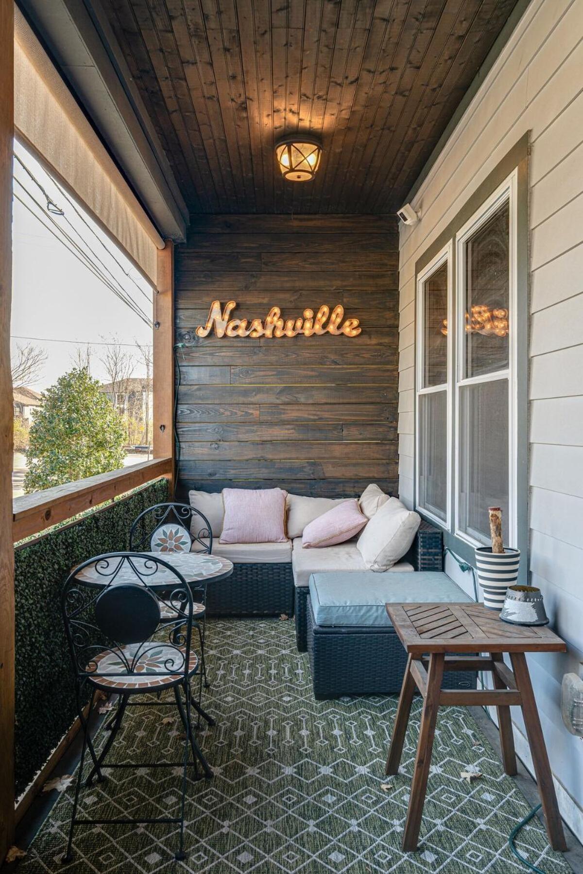 Cozy 2 Bed Twnhse Close 2 Dt Sleeps 4 Holiday home Nashville