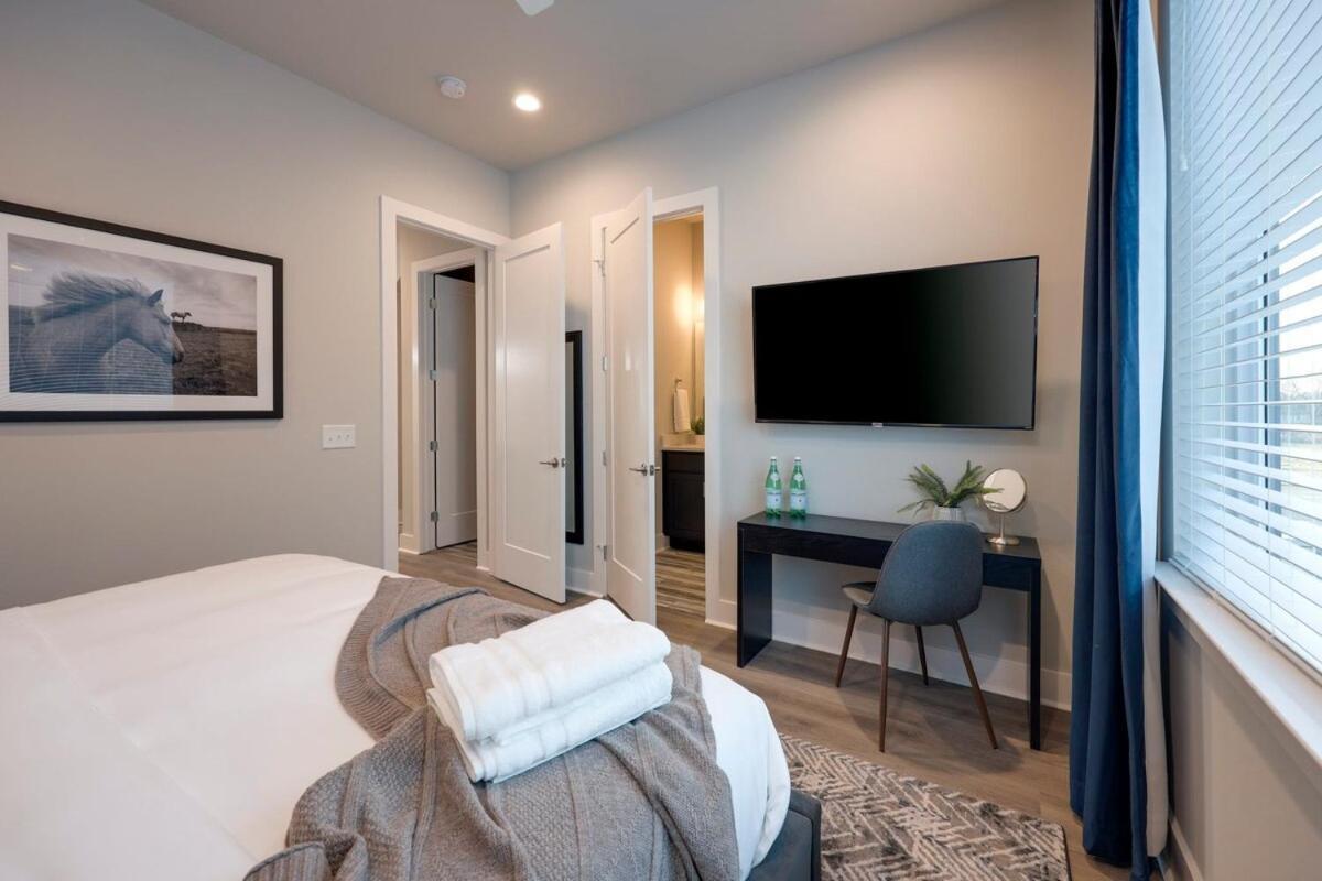 New Lux Townhome 6 Mins To Dt Rooftop Sleeps 12 Holiday home *