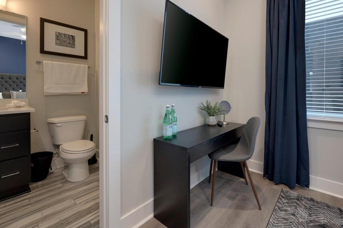 Holiday home New Lux Townhome 6 Mins To Dt Rooftop Sleeps 12 Nashville