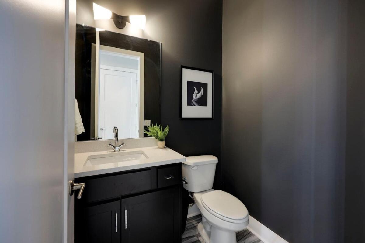 New Lux Townhome 6 Mins To Dt Rooftop Sleeps 12 Holiday home