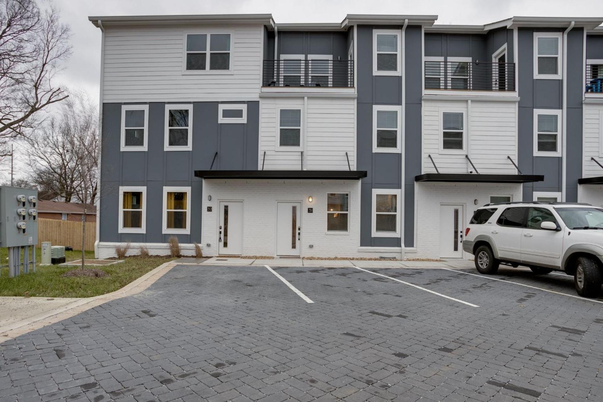 Holiday home Modern Townhome, 10min To Downtown! 8min To Grand Ole Opry! Sleeps 8! Nashville