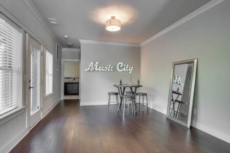 Luxury Homes For Large Groups * Nashville
