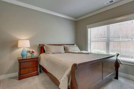 Luxury Homes For Large Groups *