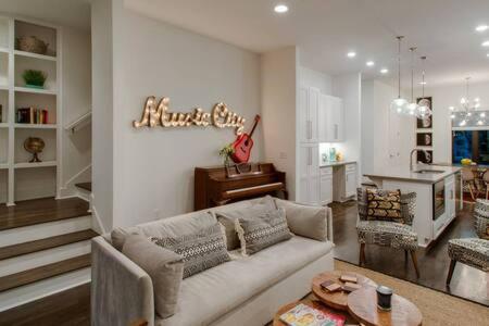 Luxury Twin Homes In Nashville's Gulch Holiday home *
