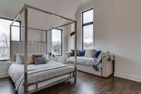 Luxury Twin Homes In Nashville's Gulch Holiday home *