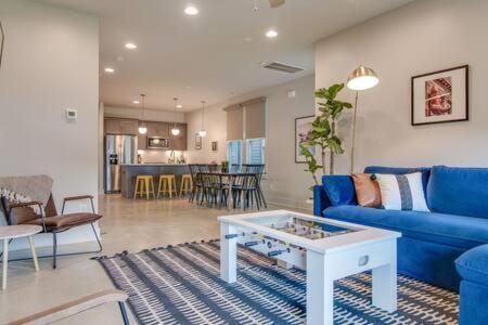 Holiday home The Maxwell - Walk To Nightlife & Restaurants!