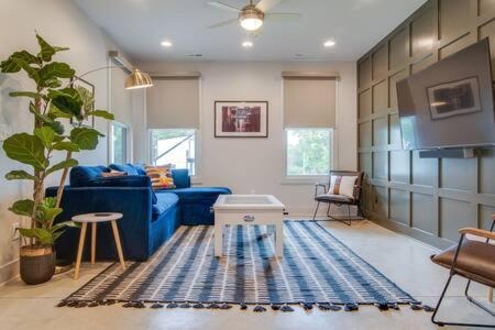 Holiday home The Maxwell - Walk To Nightlife & Restaurants! *