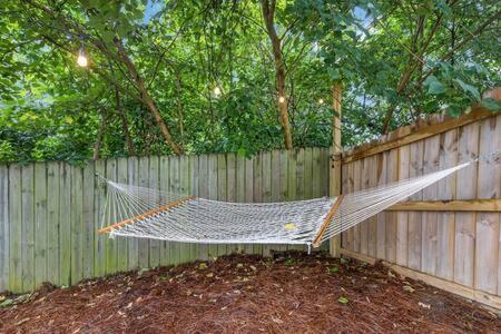 Blue - 2 Bedroom And Mins To Broadway Holiday home Nashville