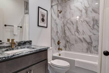 Holiday home Stylish East Townhouse For 6