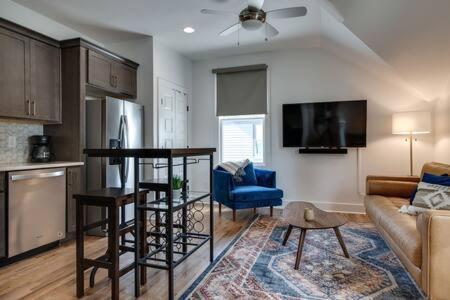 Stylish East Townhouse For 6 *