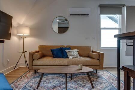 Stylish East Townhouse For 6