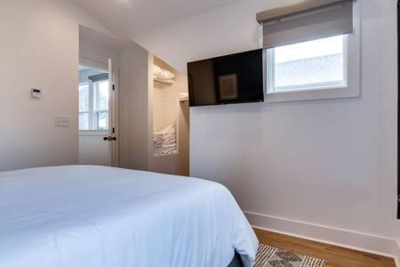 The Eastland - Lovely Close To All! *
