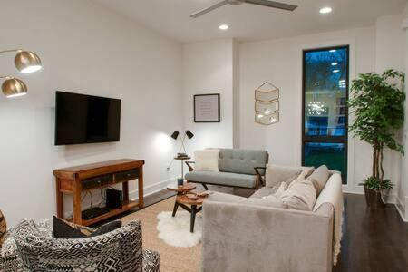 Luxury Steps From The Gulch * Nashville