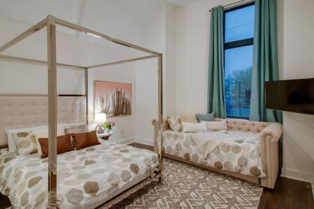 Luxury Steps From The Gulch Holiday home Nashville