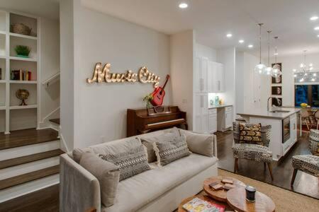 Luxury Steps From The Gulch Holiday home Nashville