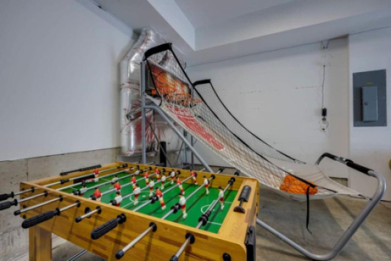 Holiday home Modern Townhome, Large Game Room, 10min To Downtown! Sleeps 10! *