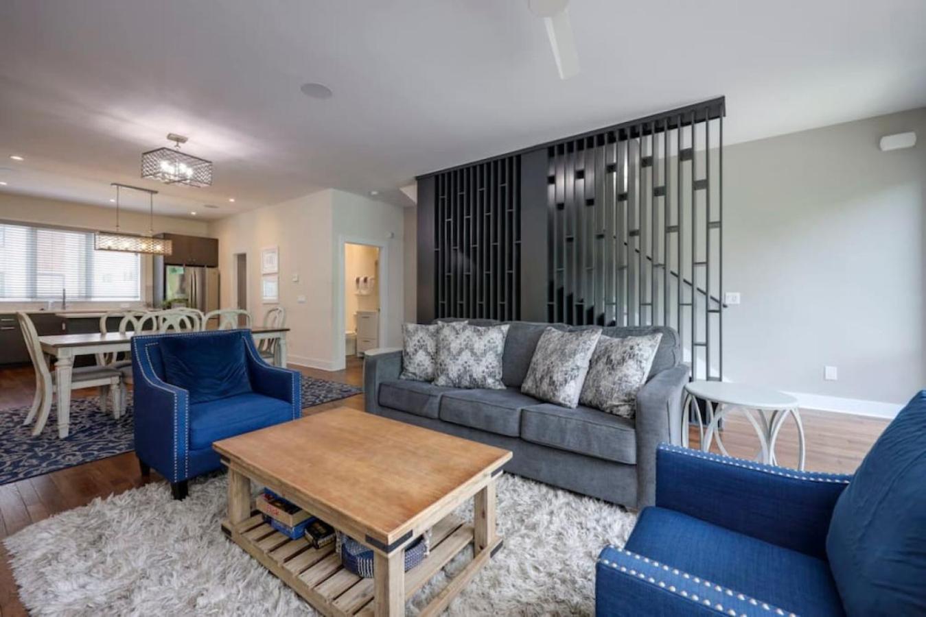 Holiday home Modern Townhome, Large Game Room, 10min To Downtown! Sleeps 10! Nashville