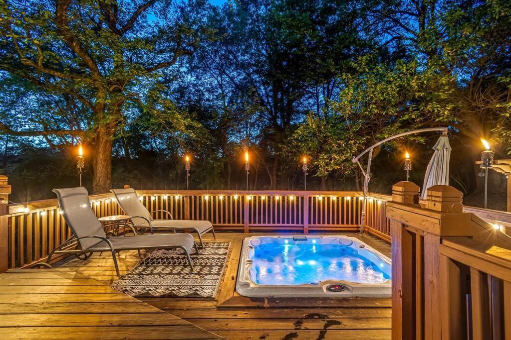 Holiday home Hillside Hot Tub Hideaway! King Bed / Fire Pit *