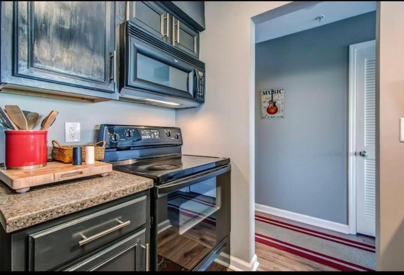 Apartment Downtown Riverfront Unit 820 *