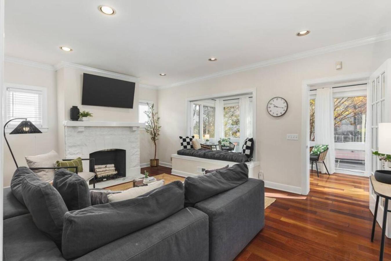 Platinum On Music Row Renovated And Near Downtown Apartment