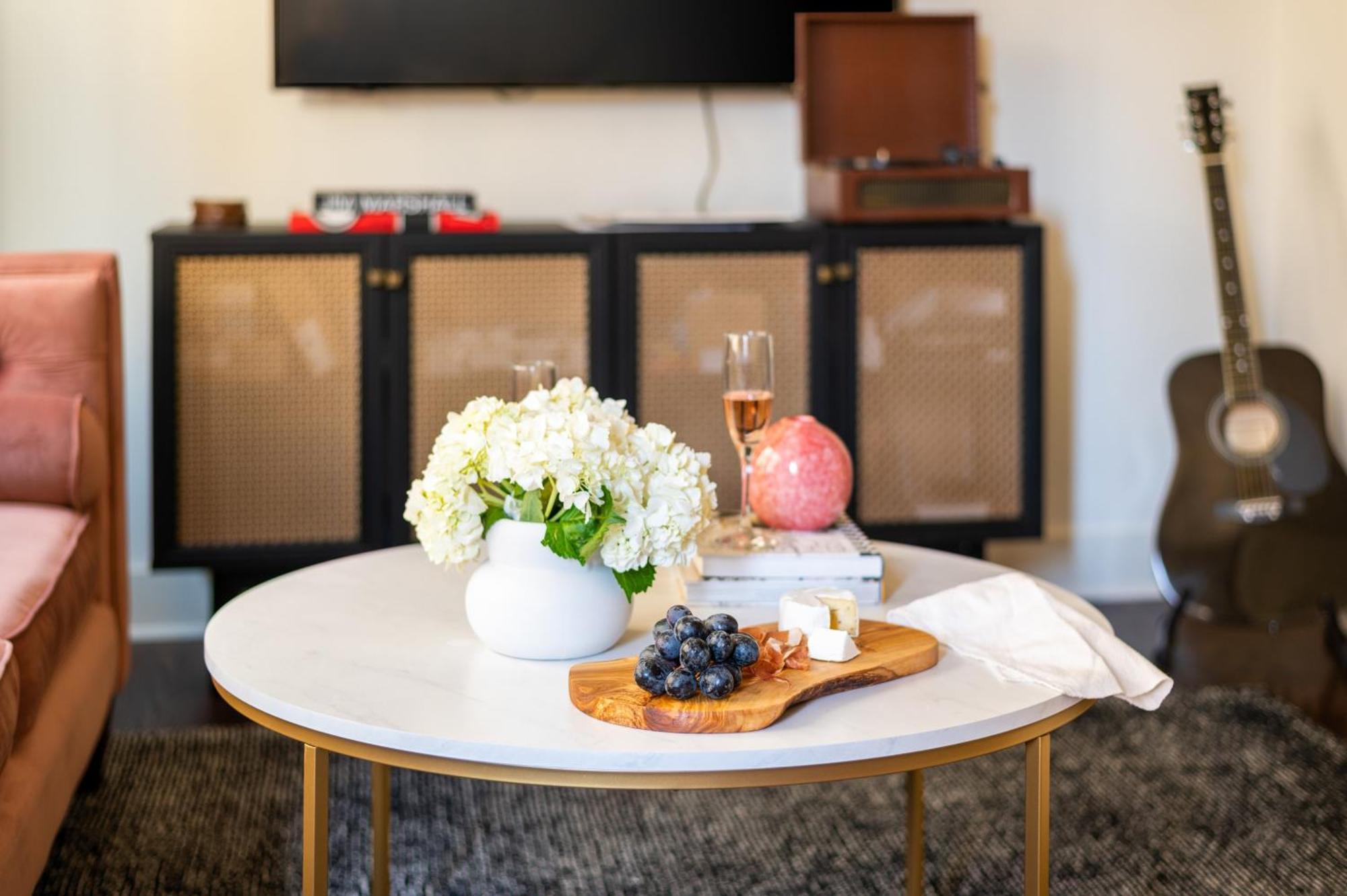 Hart Buyout 6 By Avantstay Two Town W Stunning Amenities Design Apartment