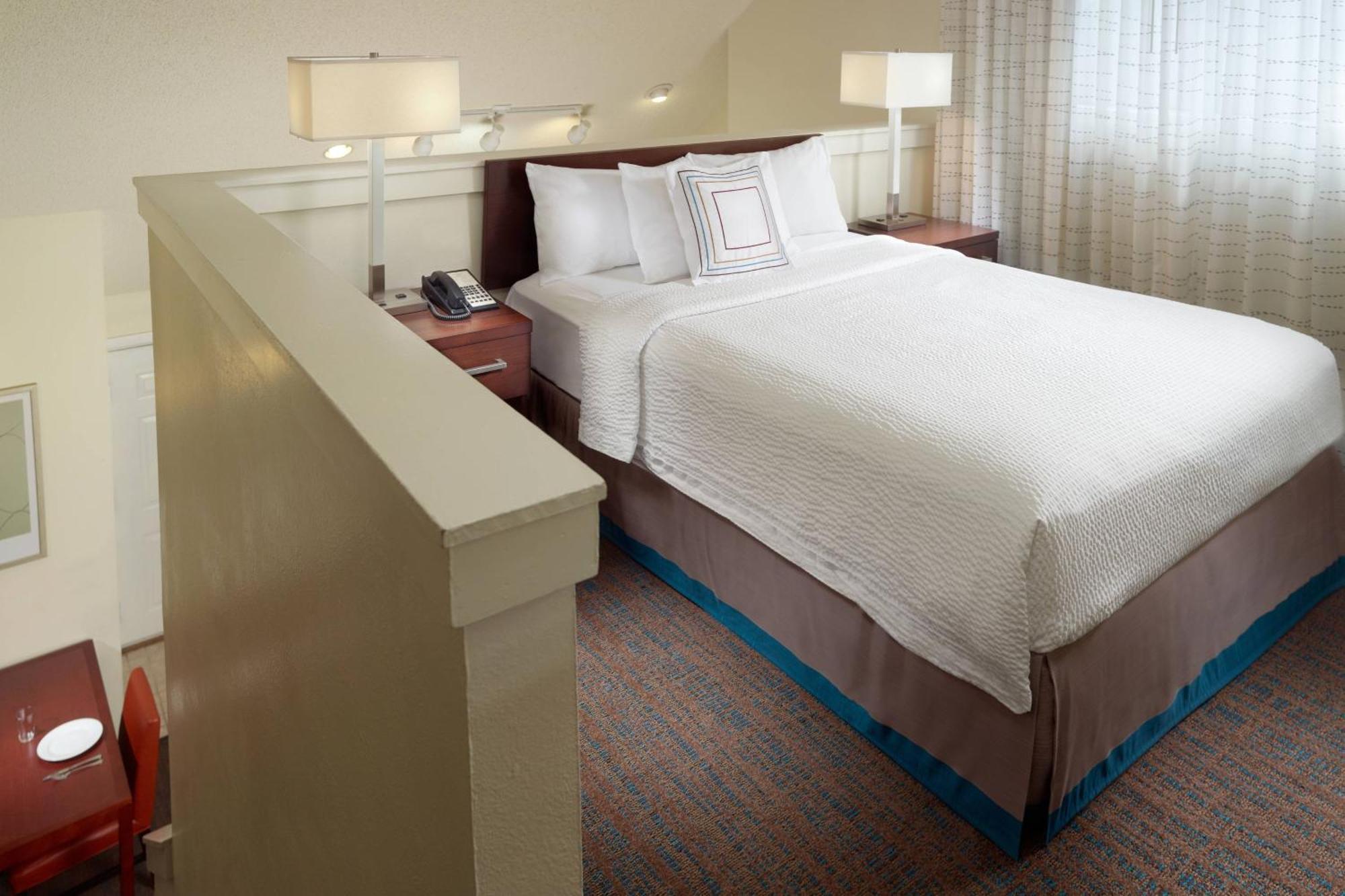 By Marriott Airport Hotel