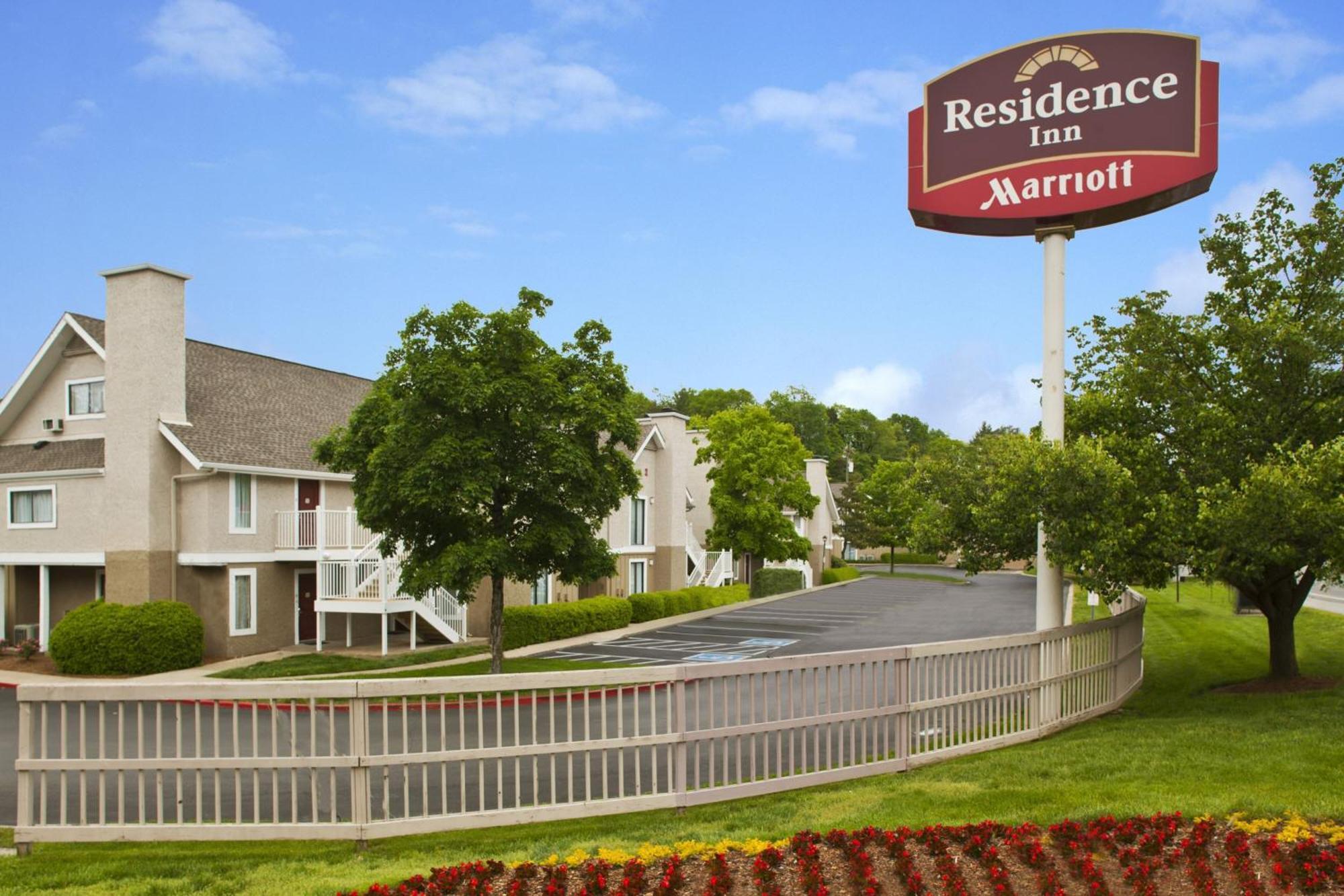 By Marriott Airport