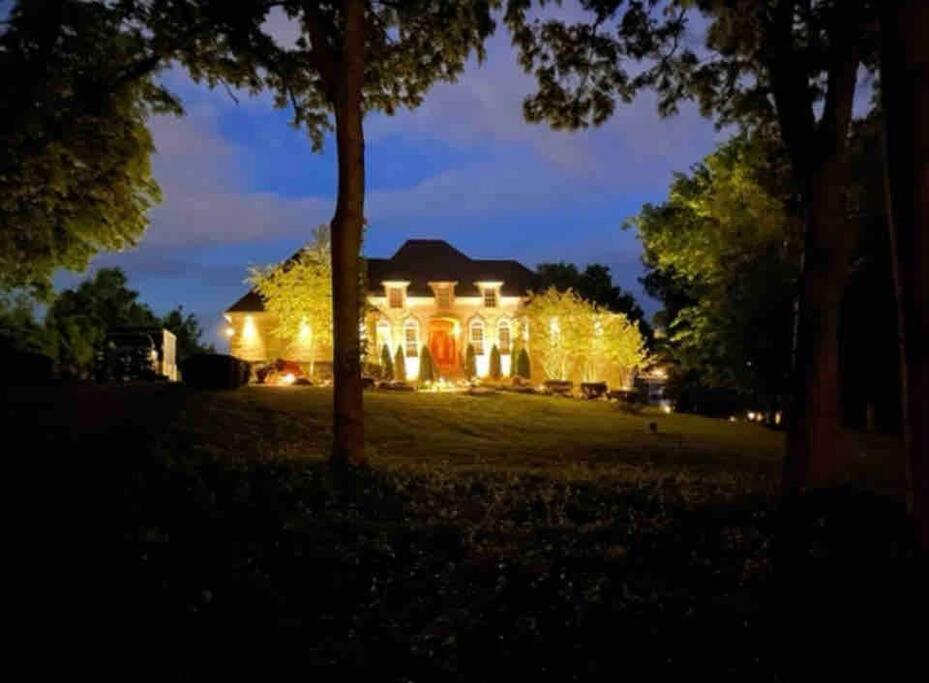 Luxury@lake Mansion Pool/hot Tub For Discerning Tastes Holiday home *