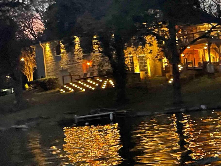 Luxury@lake Mansion Pool/hot Tub For Discerning Tastes Holiday home Nashville