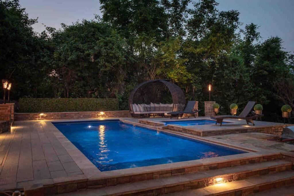Holiday home Luxury@lake Mansion Pool/hot Tub For Discerning Tastes Nashville