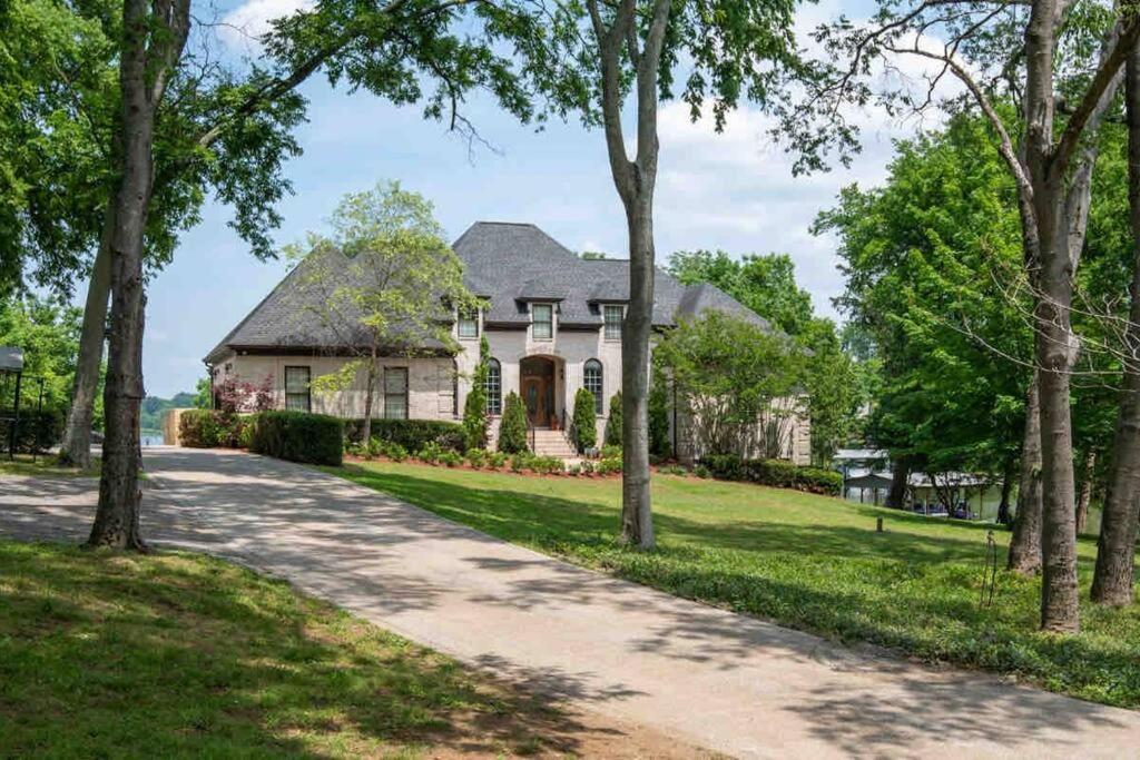 Holiday home Luxury@lake Mansion Pool/hot Tub For Discerning Tastes
