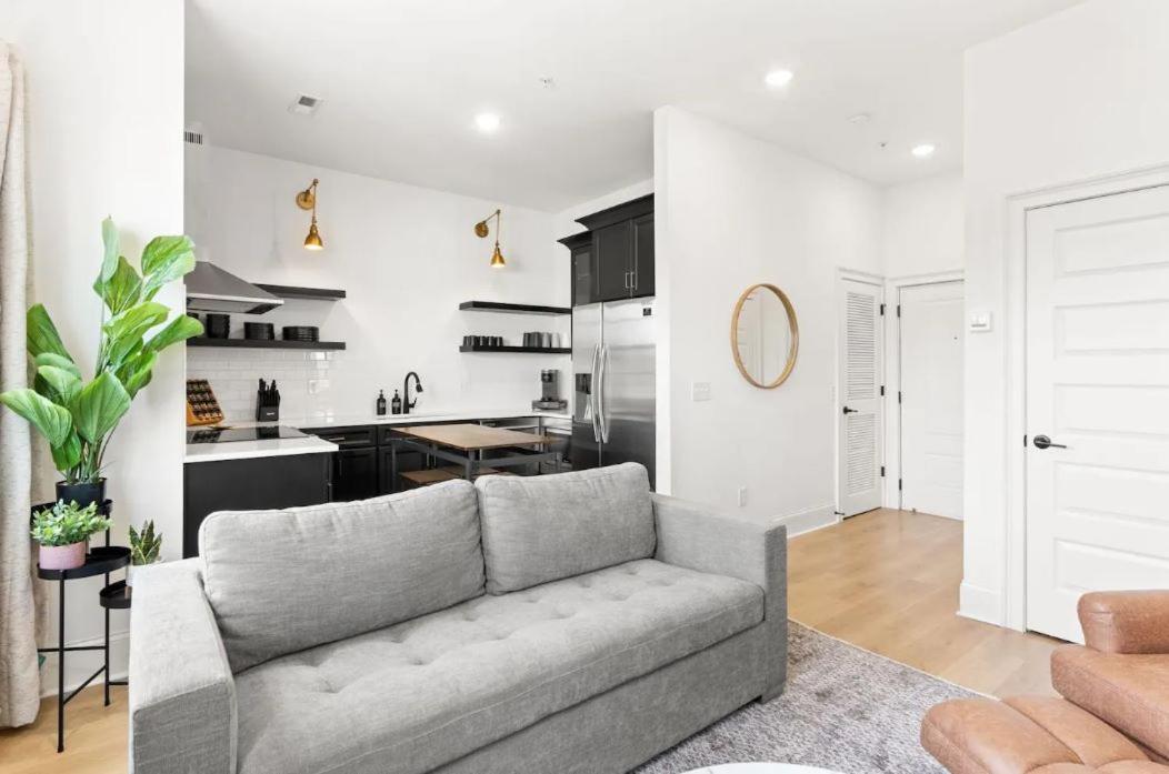 Comfy New 5 Bed 2 Bedroom Close To Downtown Apartment Nashville