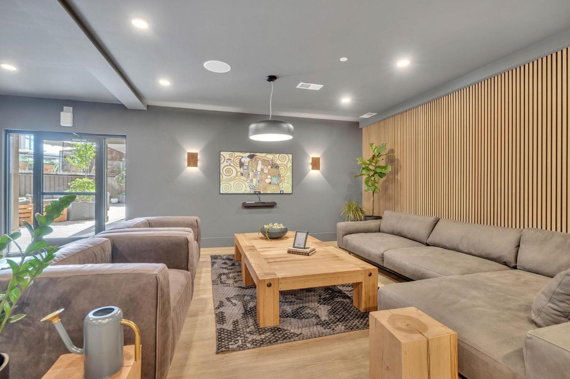 Hyve - Whiskey Trails - Walk To Broadway- Full Gym Holiday home