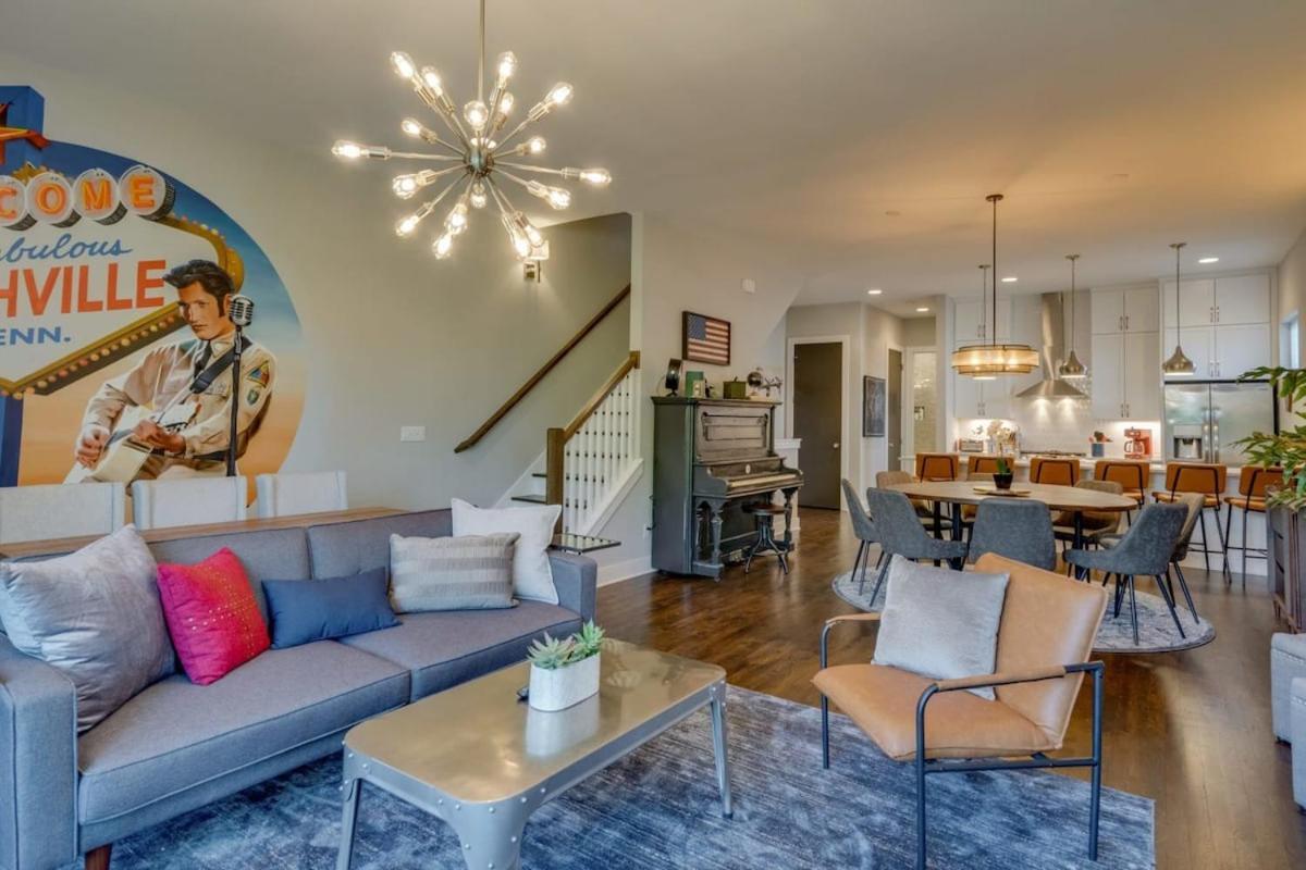 New Nashvegas Downtown Rooftop Views 13beds Holiday home Nashville
