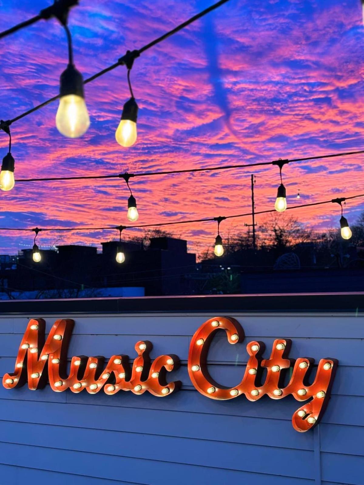 New Nashvegas Downtown Rooftop Views 13beds * Nashville