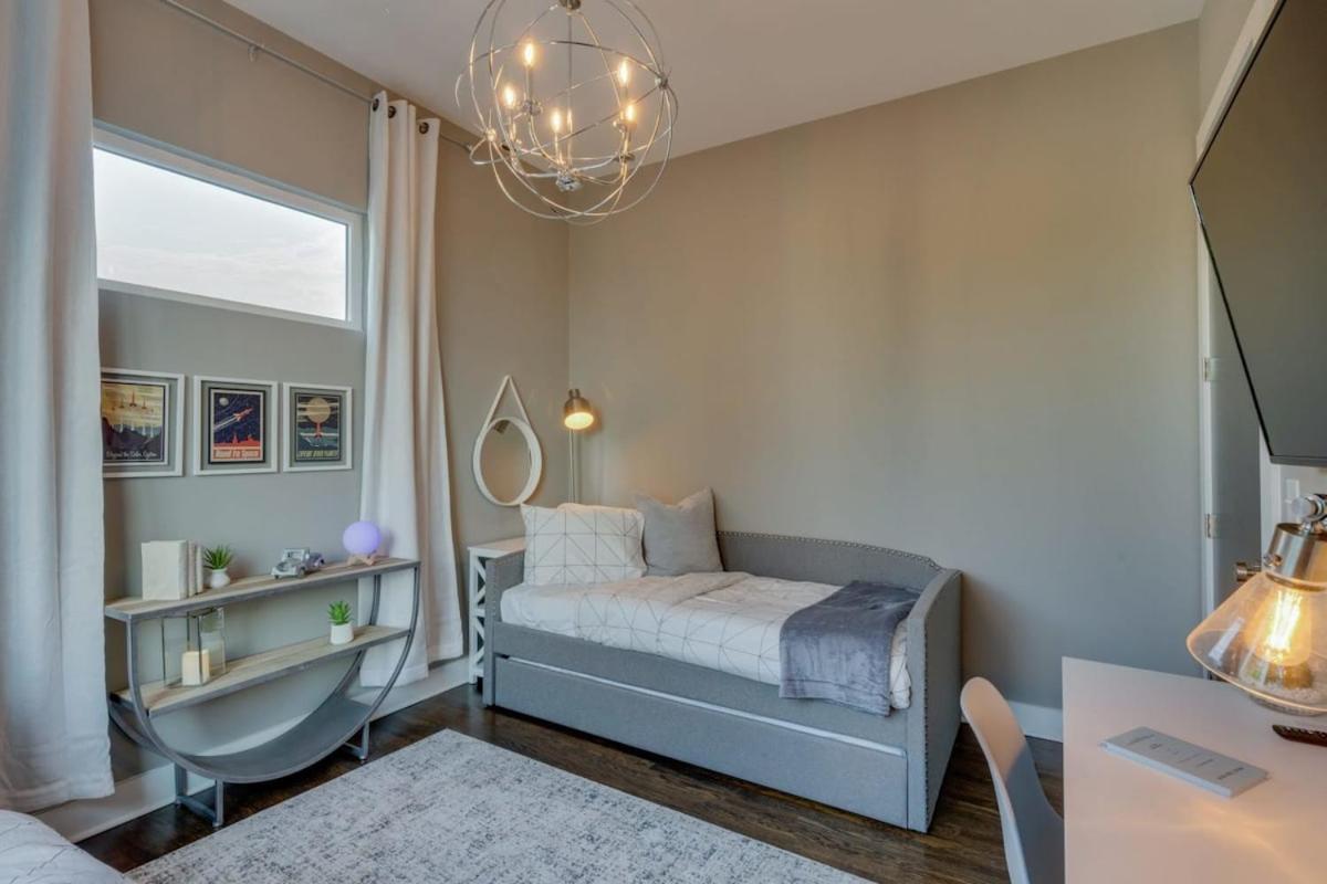 New Nashvegas Downtown Rooftop Views 13beds Holiday home *