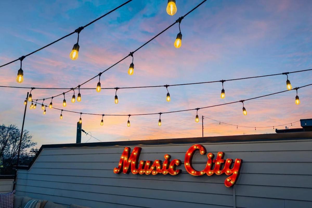 New Nashvegas Downtown Rooftop Views 13beds Holiday home Nashville
