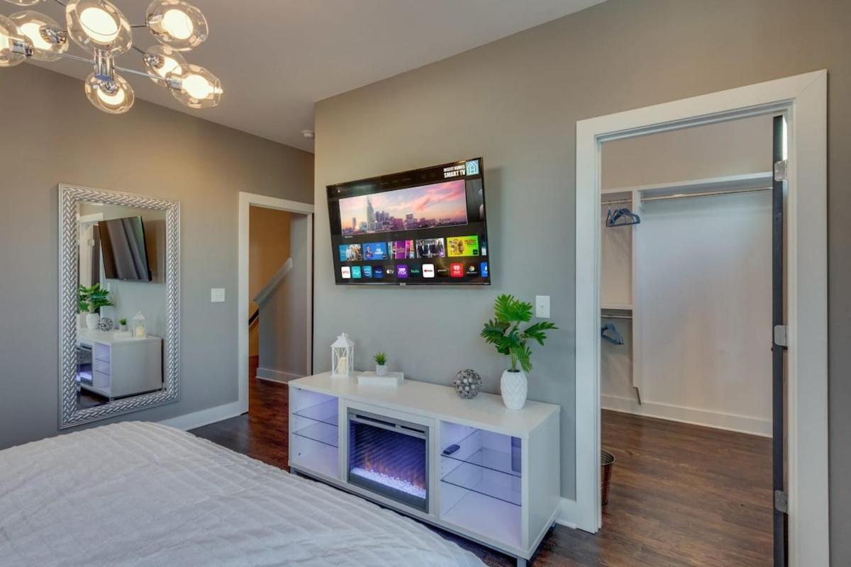 New Nashvegas Downtown Rooftop Views 13beds Holiday home