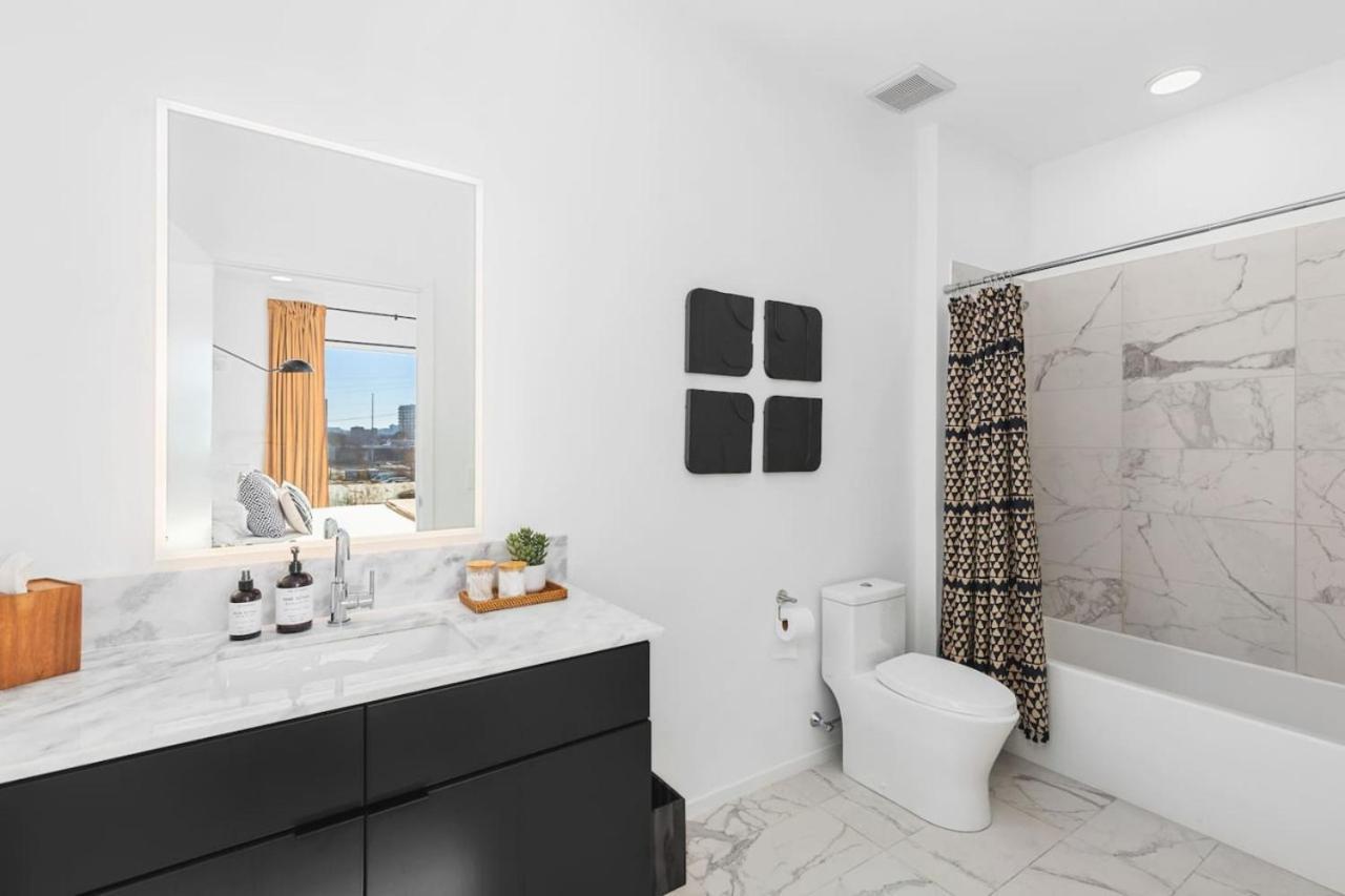 Apartment Penthouse With Patio Walk To Downtown 3 Bedrooms 5 Beds